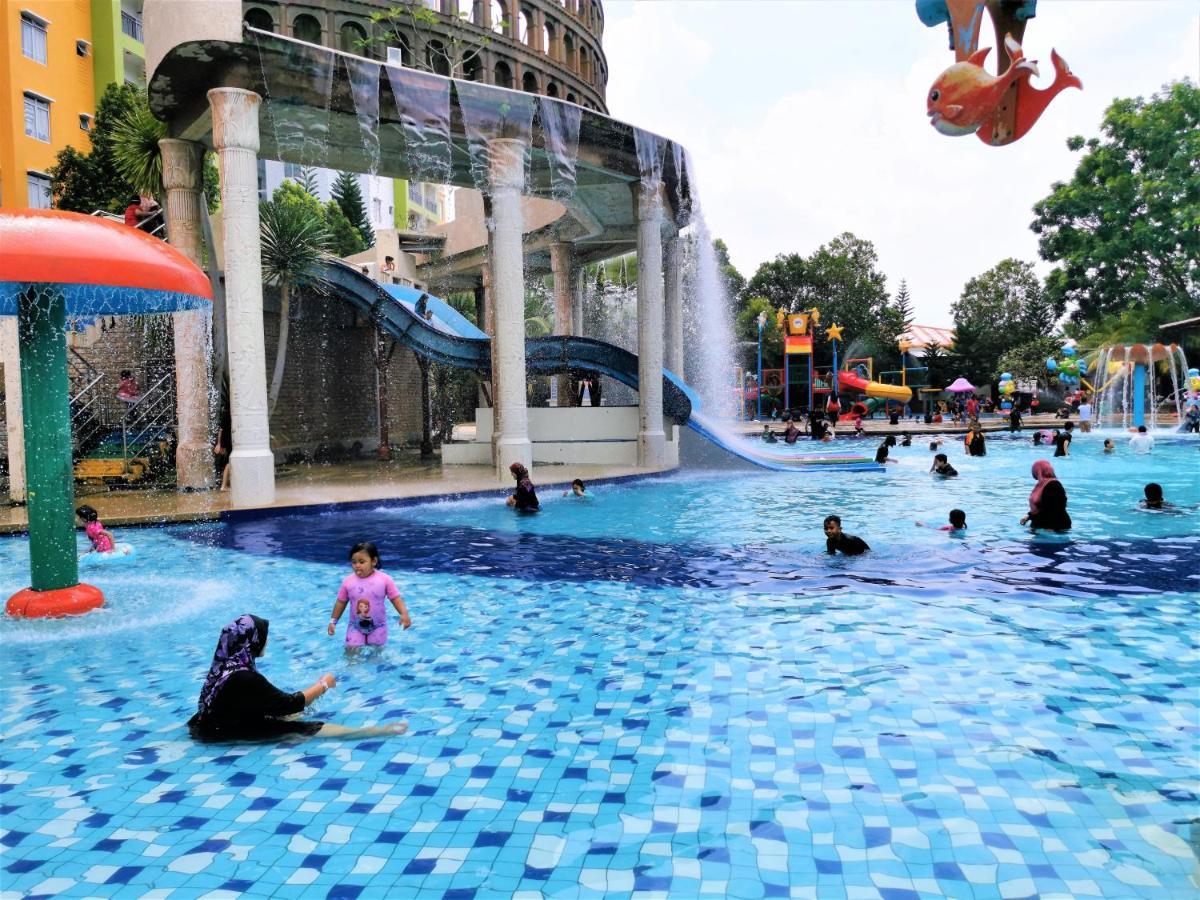 B - Lagoon Water Themepark Suite Melaka Town Екстер'єр фото