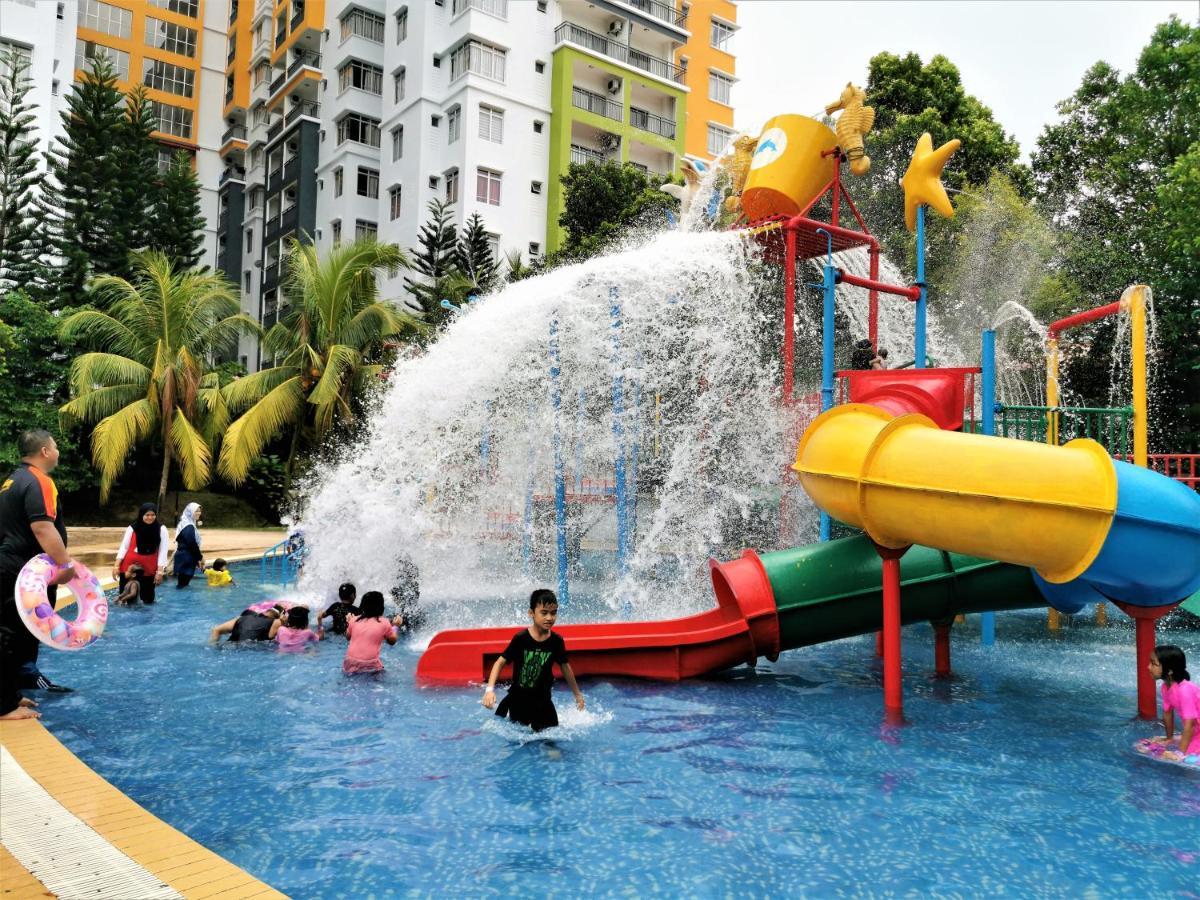 B - Lagoon Water Themepark Suite Melaka Town Екстер'єр фото