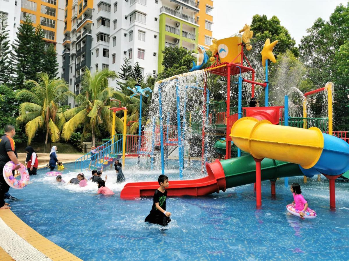 B - Lagoon Water Themepark Suite Melaka Town Екстер'єр фото