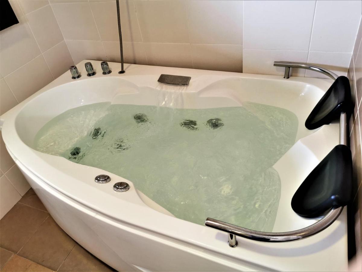 B - Lagoon Water Themepark Suite Melaka Town Екстер'єр фото