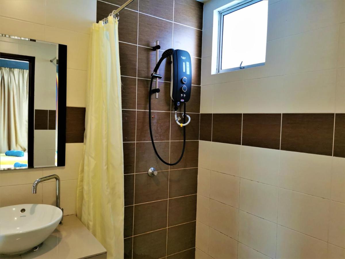 B - Lagoon Water Themepark Suite Melaka Town Екстер'єр фото