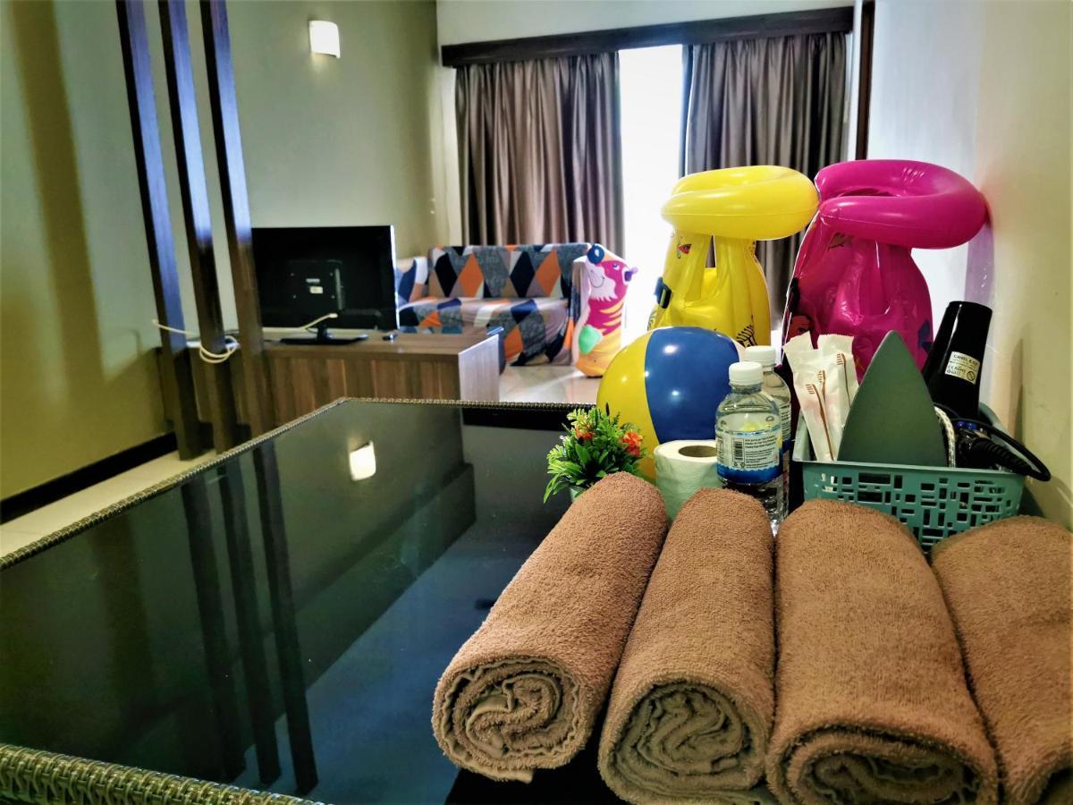 B - Lagoon Water Themepark Suite Melaka Town Екстер'єр фото