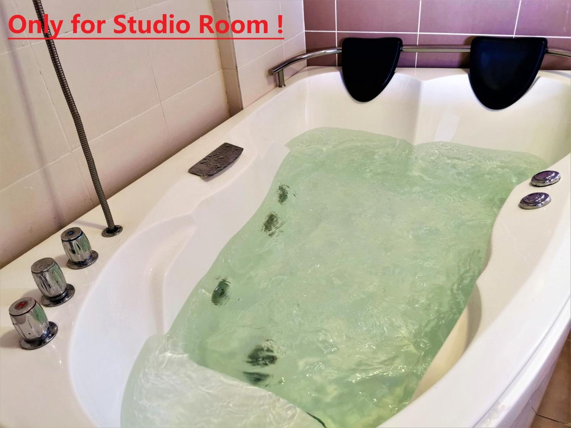 B - Lagoon Water Themepark Suite Melaka Town Екстер'єр фото